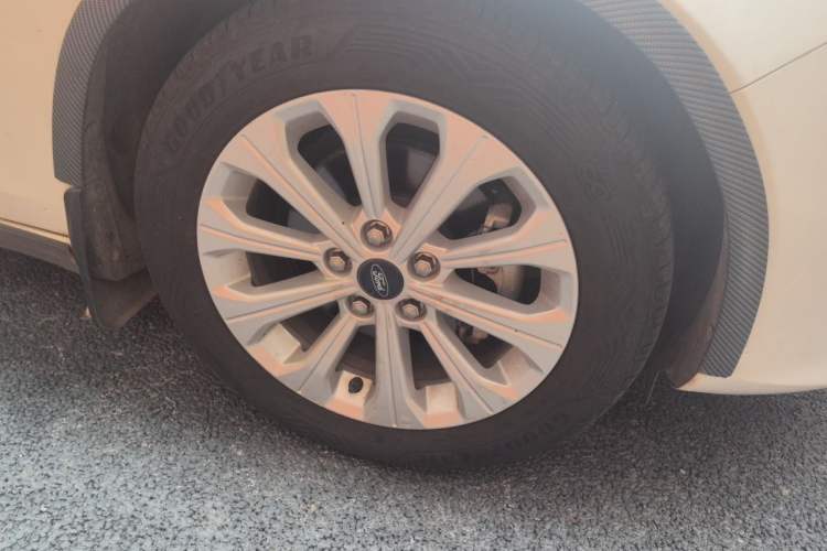 Used Ford Escort 2017 Happy Edition 1.5L Manual Fashion Model Right Front Wheel Hub