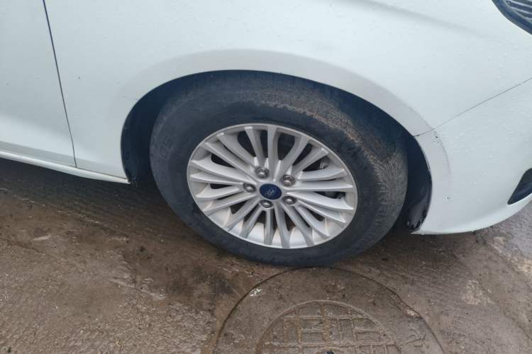 Used Ford Escort 2017 Revised Version 1.5L Manual Comfort Edition Right Front Wheel Hub
