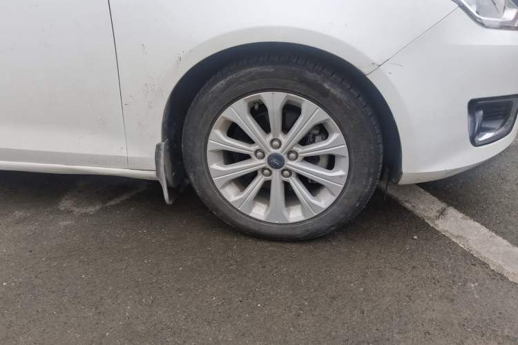 Used Ford Escort 2017 1.5L Automatic Comfort Model Right Front Wheel Hub