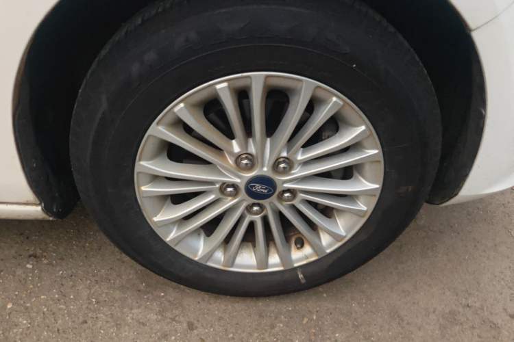 Used Ford Escort 2017 Revised Version 1.5L Automatic Comfort Edition Right Front Wheel Hub