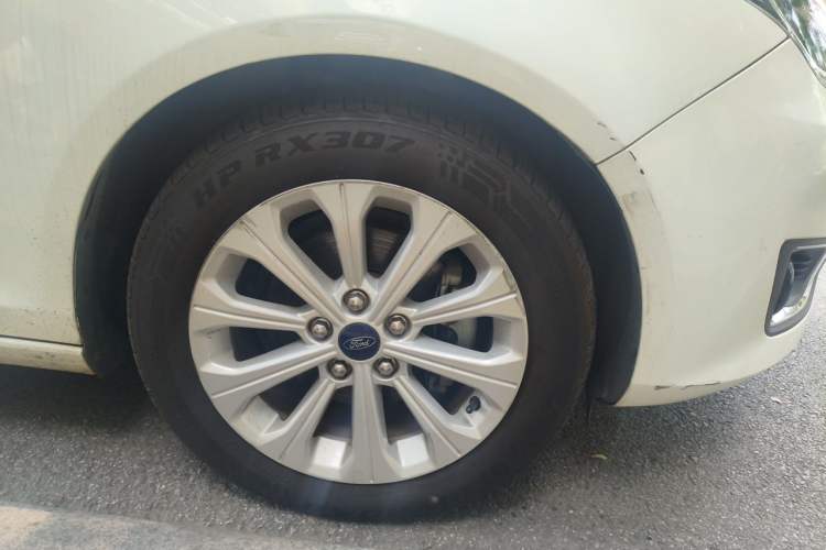 Used Ford Escort 2017 Happiness Edition 1.5L Automatic Fashion Version Right Front Wheel Hub