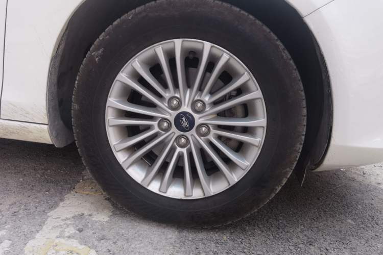 Used Ford Escort 2017 1.5L Automatic Comfort Model Right Front Wheel Hub