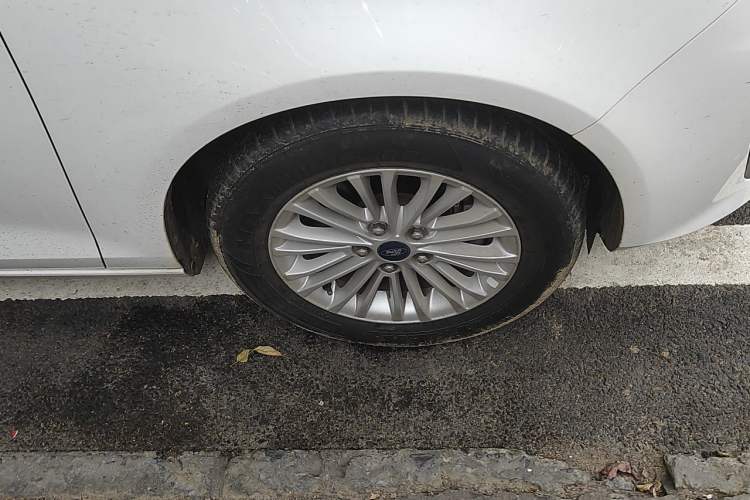 Used Ford Escort 2017 Revised Version 1.5L Automatic Comfort Edition Right Front Wheel Hub