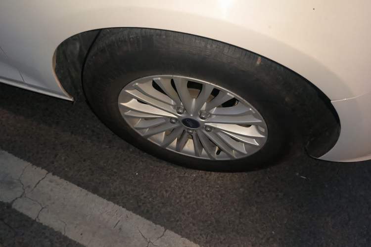 Used Ford Escort 2017 Revised Version 1.5L Automatic Comfort Edition Right Front Wheel Hub