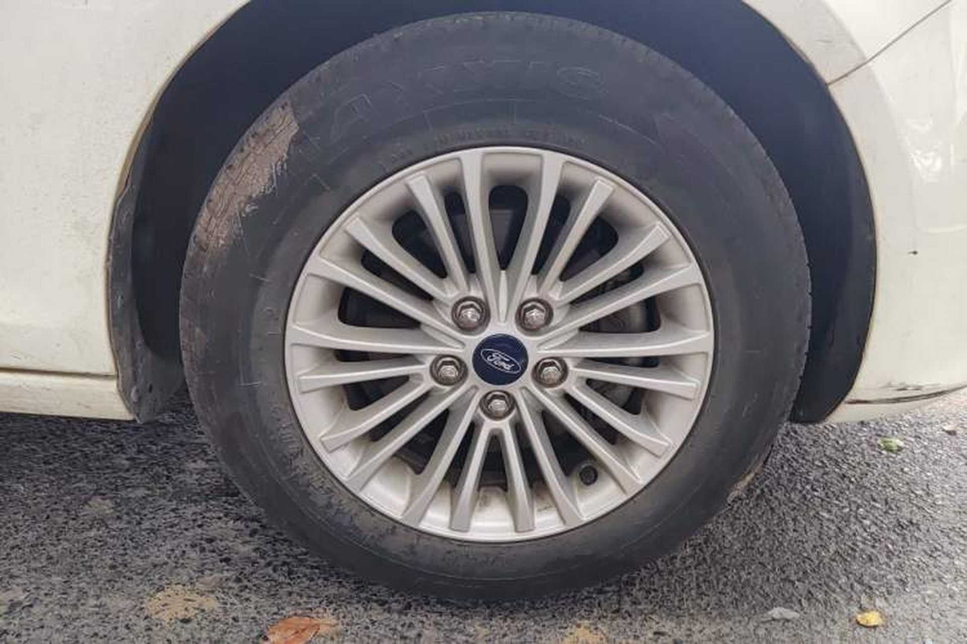 Used Ford Escort 2017 Revised Version 1.5L Automatic Comfort Edition Right Front Wheel Hub