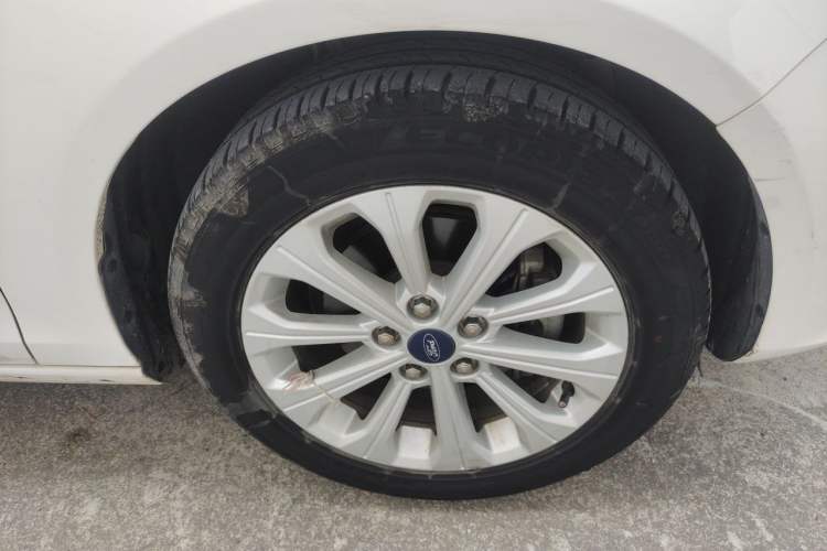 Used Ford Escort 2017 Happiness Edition 1.5L Automatic Fashion Version Right Front Wheel Hub