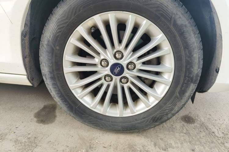 Used Ford Escort 2017 1.5L Manual Comfort Model Right Front Wheel Hub