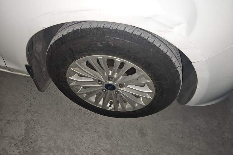 Used Ford Escort 2017 Revised Version 1.5L Automatic Comfort Edition Right Front Wheel Hub