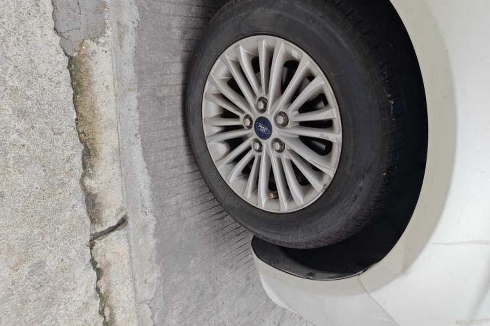 Used Ford Escort 2017 1.5L Automatic Comfort Model Right Front Wheel Hub