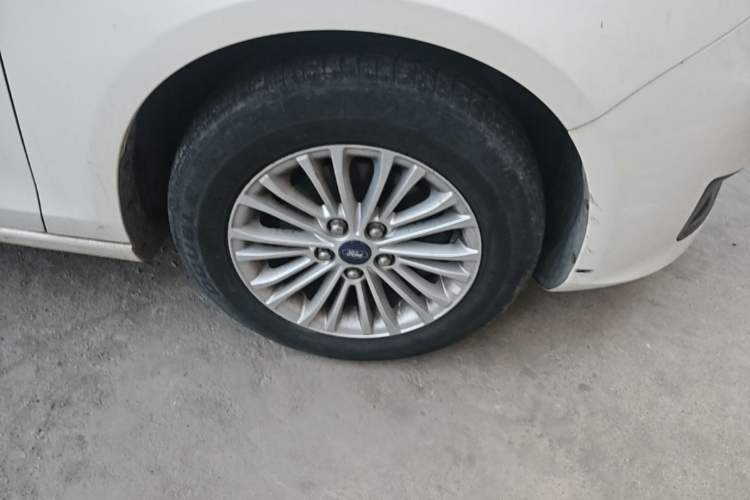 Used Ford Escort 2017 1.5L Automatic Comfort Model Right Front Wheel Hub