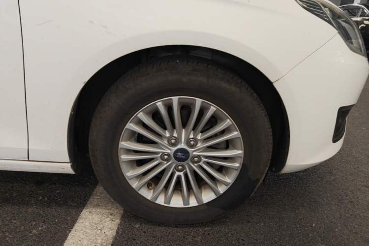 Used Ford Escort 2017 1.5L Automatic Comfort Model Right Front Wheel Hub