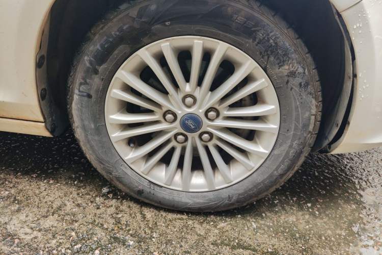 Used Ford Escort 2017 1.5L Automatic Comfort Model Right Front Wheel Hub
