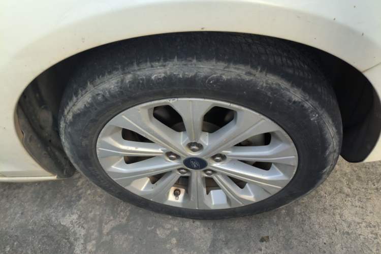 Used Ford Escort 2017 Happiness Edition 1.5L Automatic Fashion Version Right Front Wheel Hub