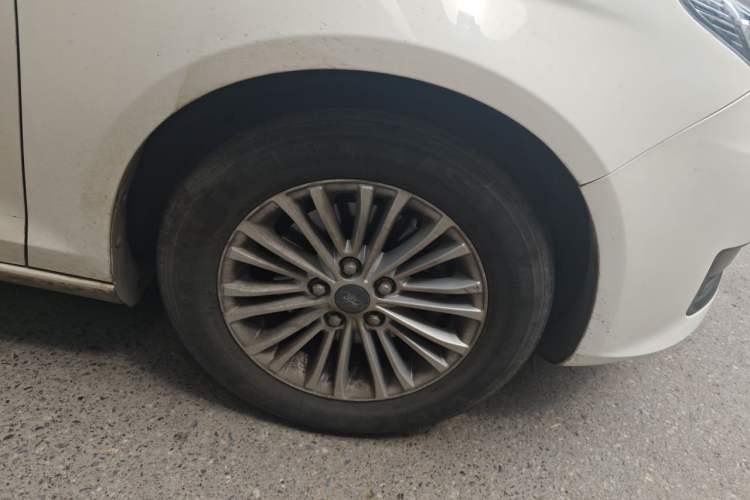 Used Ford Escort 2017 1.5L Manual Comfort Model Right Front Wheel Hub