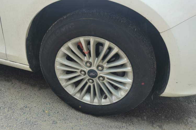 Used Ford Escort 2017 1.5L Automatic Comfort Model Right Front Wheel Hub