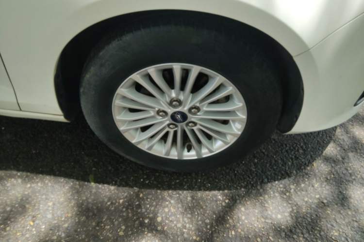 Used Ford Escort 2017 Revised Version 1.5L Automatic Comfort Edition Right Front Wheel Hub