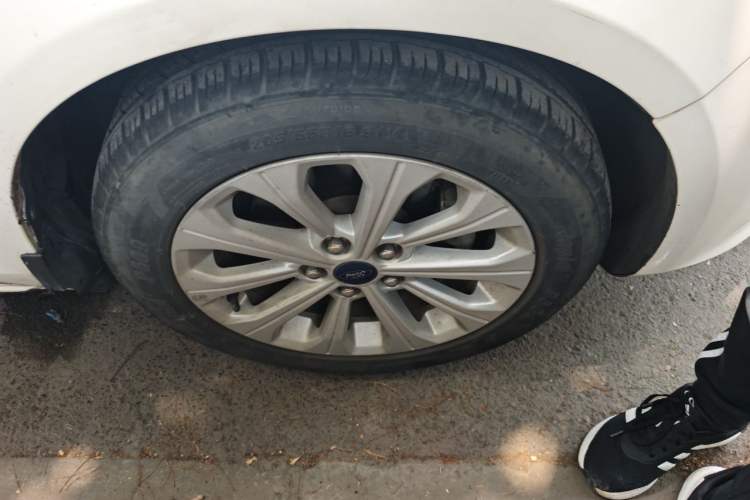 Used Ford Escort 2017 Happiness Edition 1.5L Automatic Fashion Version Right Front Wheel Hub