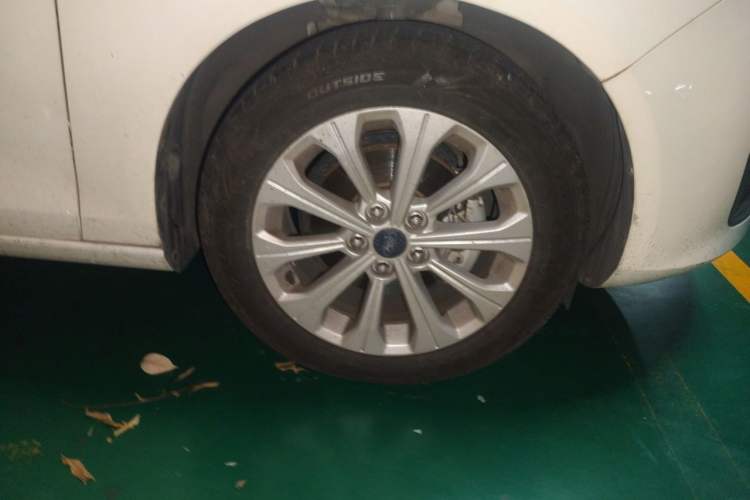 Used Ford Escort 2017 Happiness Edition 1.5L Automatic Fashion Version Right Front Wheel Hub