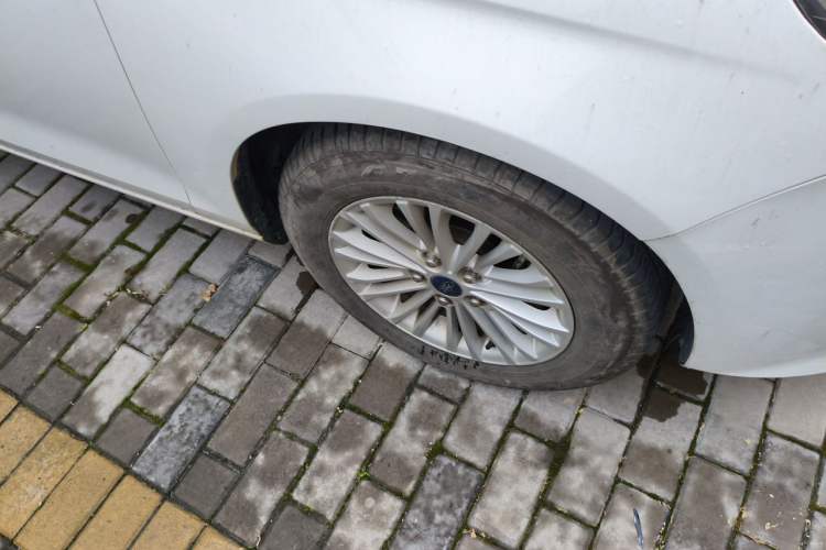 Used Ford Escort 2017 1.5L Automatic Comfort Model Right Front Wheel Hub