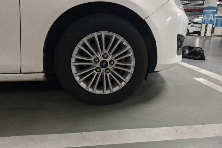 Used Ford Escort 2017 1.5L Automatic Comfort Model Right Front Wheel Hub