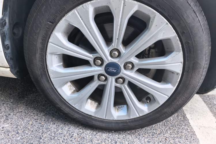 Used Ford Escort 2017 Happiness Edition 1.5L Automatic Fashion Version Right Front Wheel Hub