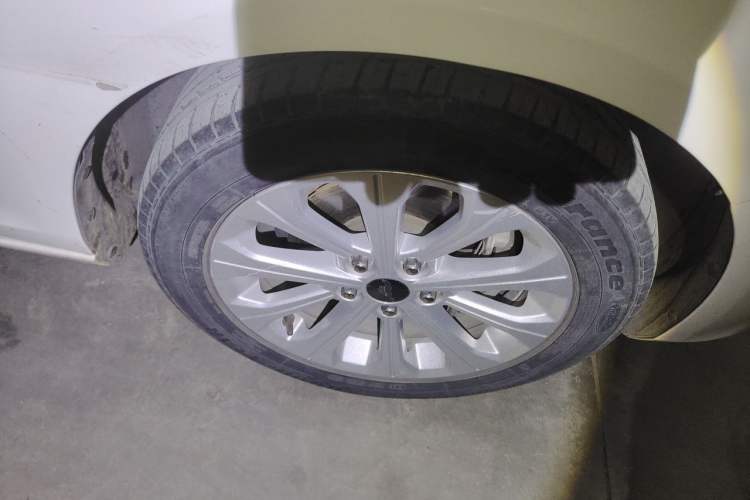 Used Ford Escort 2017 Happiness Edition 1.5L Automatic Fashion Version Right Front Wheel Hub