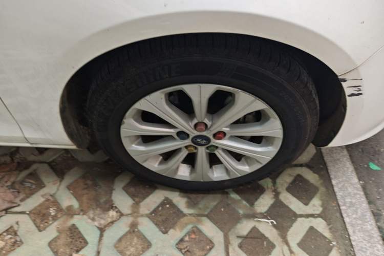 Used Ford Escort 2017 Happiness Edition 1.5L Automatic Fashion Version Right Front Wheel Hub