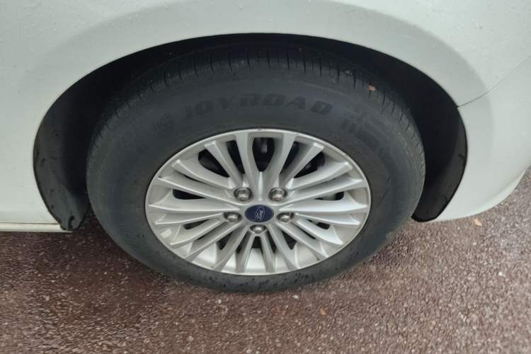 Used Ford Escort 2017 1.5L Automatic Comfort Model Right Front Wheel Hub