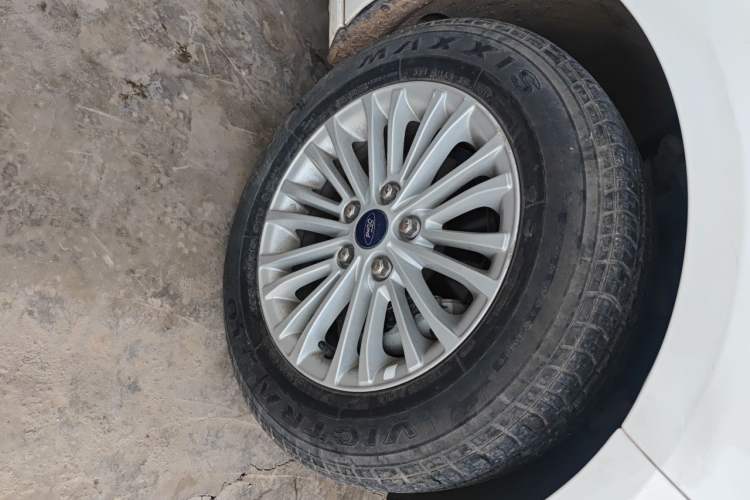 Used Ford Escort 2017 Revised Version 1.5L Manual Comfort Edition Right Front Wheel Hub