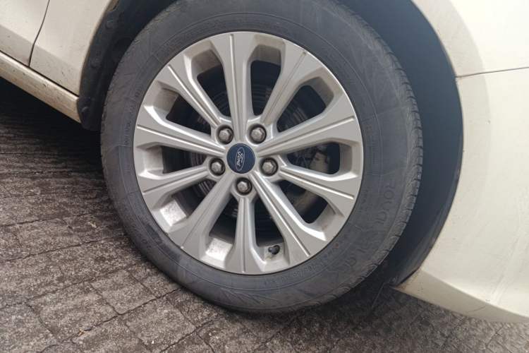Used Ford Escort 2017 Happiness Edition 1.5L Automatic Fashion Version Right Front Wheel Hub