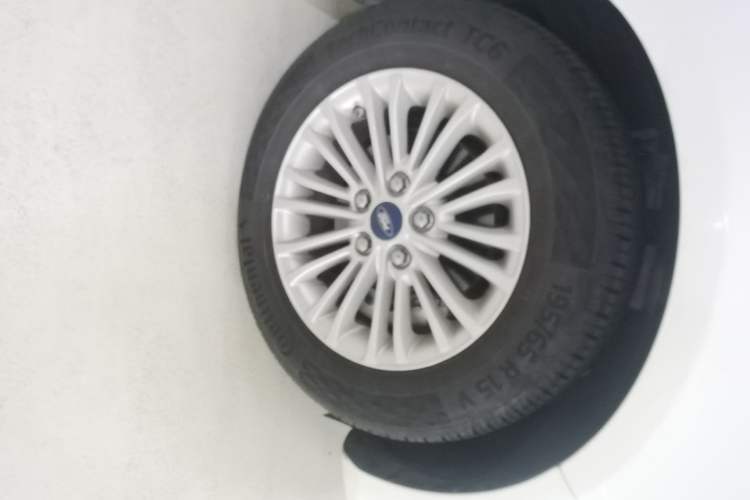 Used Ford Escort 2017 Revised Version 1.5L Automatic Comfort Edition Right Front Wheel Hub
