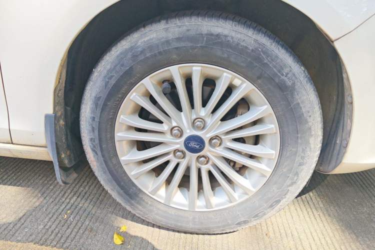 Used Ford Escort 2017 1.5L Automatic Comfort Model Right Front Wheel Hub