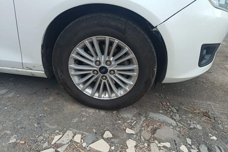 Used Ford Escort 2017 1.5L Automatic Comfort Model Right Front Wheel Hub