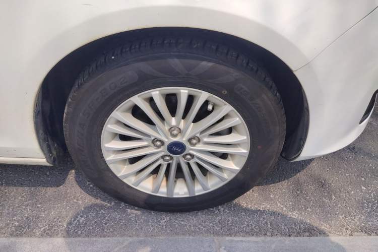 Used Ford Escort 2017 1.5L Manual Comfort Model Right Front Wheel Hub