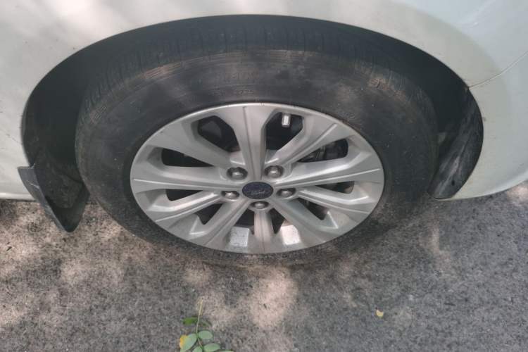 Used Ford Escort 2017 Happiness Edition 1.5L Automatic Fashion Version Right Front Wheel Hub