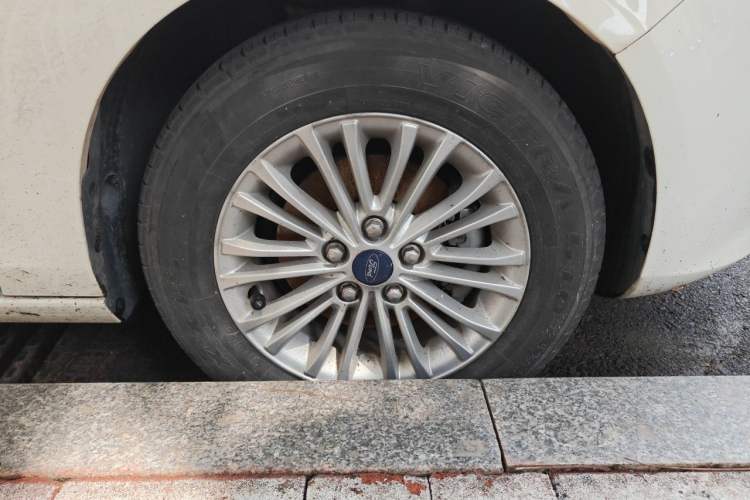 Used Ford Escort 2017 Revised Version 1.5L Manual Comfort Edition Right Front Wheel Hub