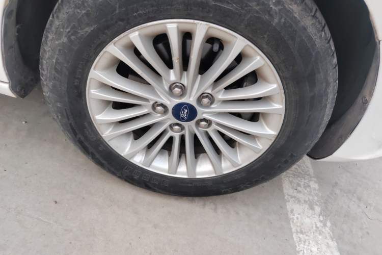 Used Ford Escort 2017 1.5L Manual Comfort Model Right Front Wheel Hub