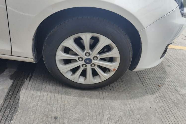 Used Ford Escort 2017 Happiness Edition 1.5L Automatic Fashion Version Right Front Wheel Hub