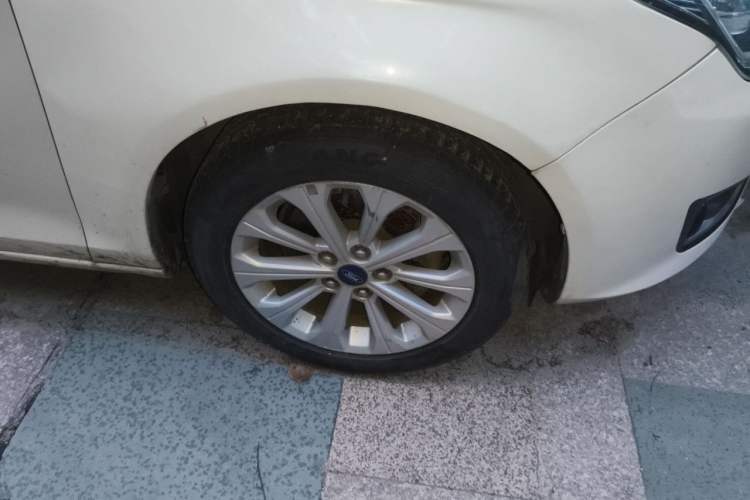 Used Ford Escort 2017 Happiness Edition 1.5L Automatic Fashion Version Right Front Wheel Hub