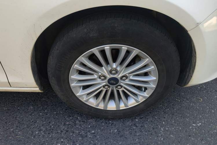 Used Ford Escort 2017 1.5L Automatic Comfort Model Right Front Wheel Hub