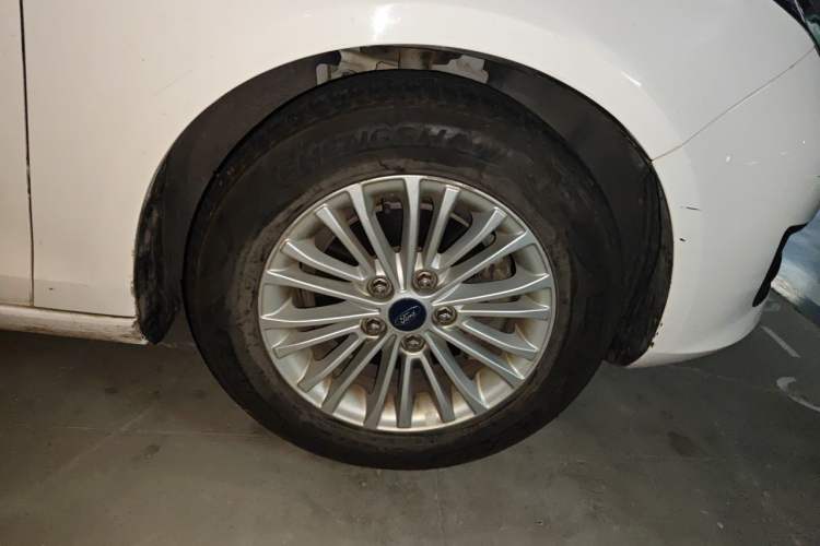 Used Ford Escort 2017 1.5L Manual Comfort Model Right Front Wheel Hub