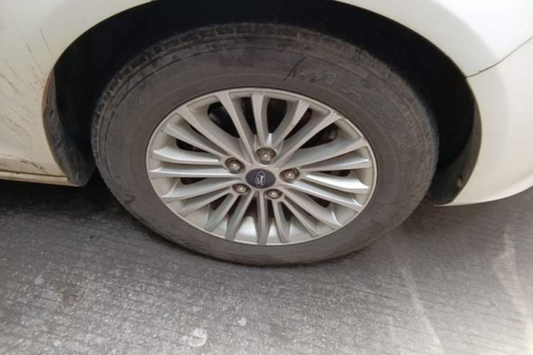 Used Ford Escort 2017 Revised Version 1.5L Automatic Comfort Edition Right Front Wheel Hub