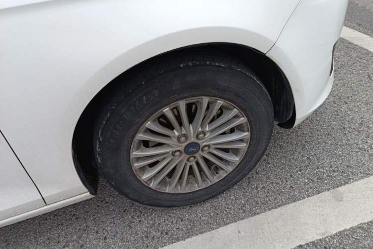 Used Ford Escort 2017 Revised Version 1.5L Automatic Comfort Edition Right Front Wheel Hub