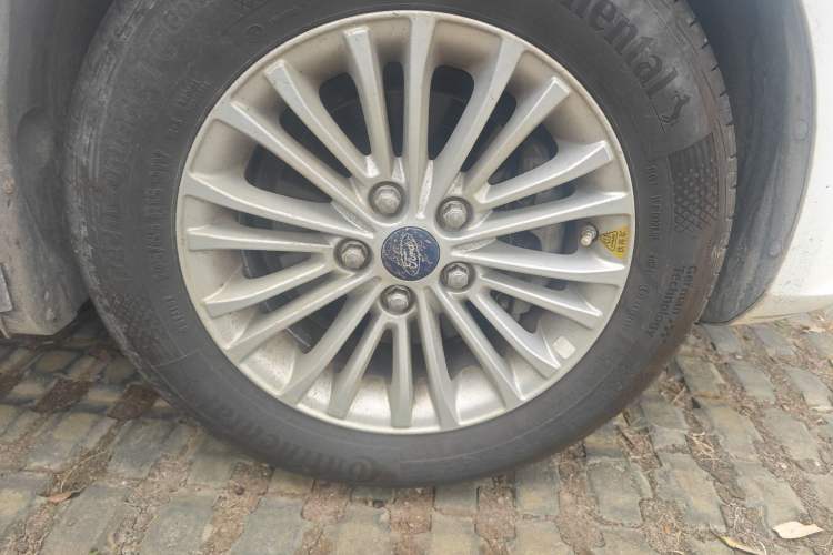Used Ford Escort 2017 1.5L Manual Comfort Model Right Front Wheel Hub