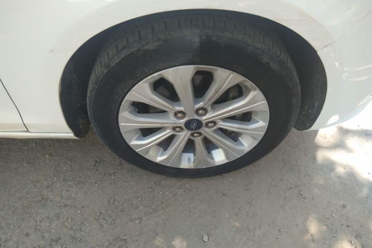 Used Ford Escort 2017 Happiness Edition 1.5L Automatic Fashion Version Right Front Wheel Hub