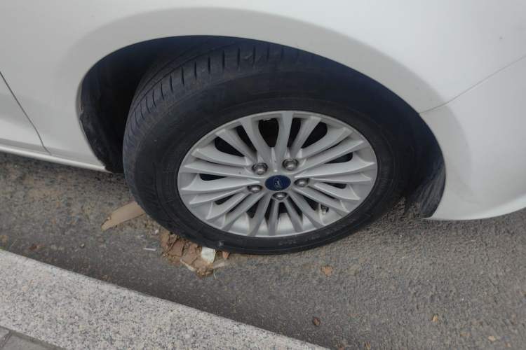 Used Ford Escort 2017 Revised Version 1.5L Manual Comfort Edition Right Front Wheel Hub