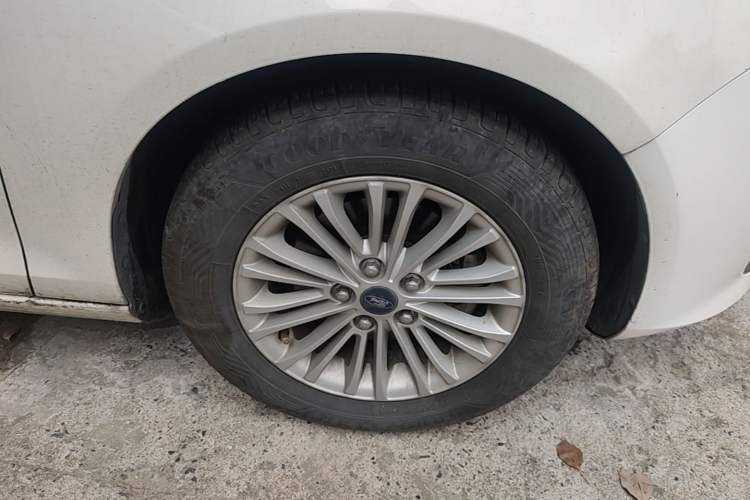 Used Ford Escort 2017 Revised Version 1.5L Manual Comfort Edition Right Front Wheel Hub
