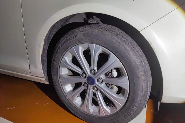 Used Ford Escort 2017 Happiness Edition 1.5L Automatic Fashion Version Right Front Wheel Hub