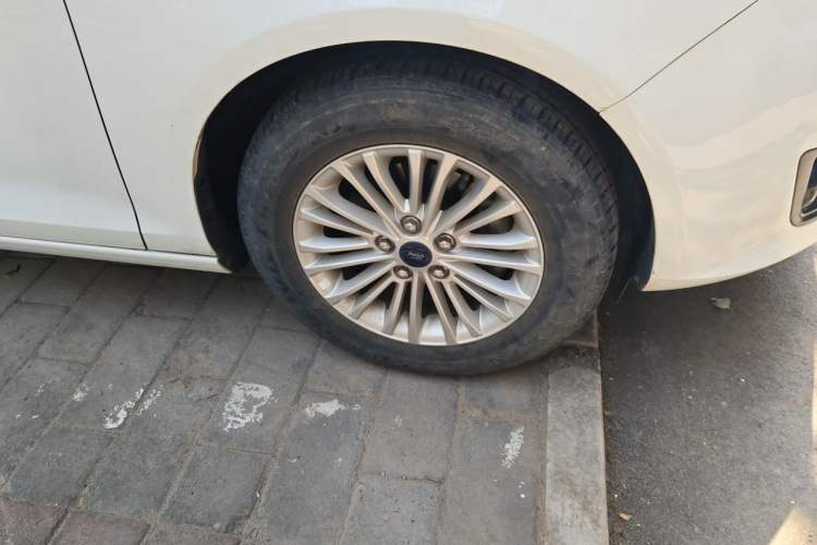 Used Ford Escort 2017 1.5L Automatic Comfort Model Right Front Wheel Hub