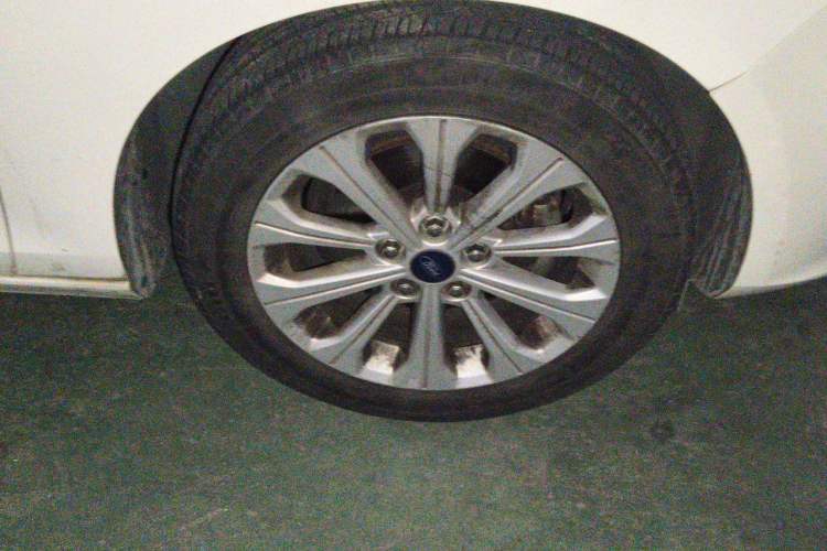 Used Ford Escort 2017 Happiness Edition 1.5L Automatic Fashion Version Right Front Wheel Hub